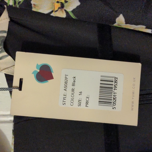 Yumi size 16 (UK) petite - Picture 3 of 3